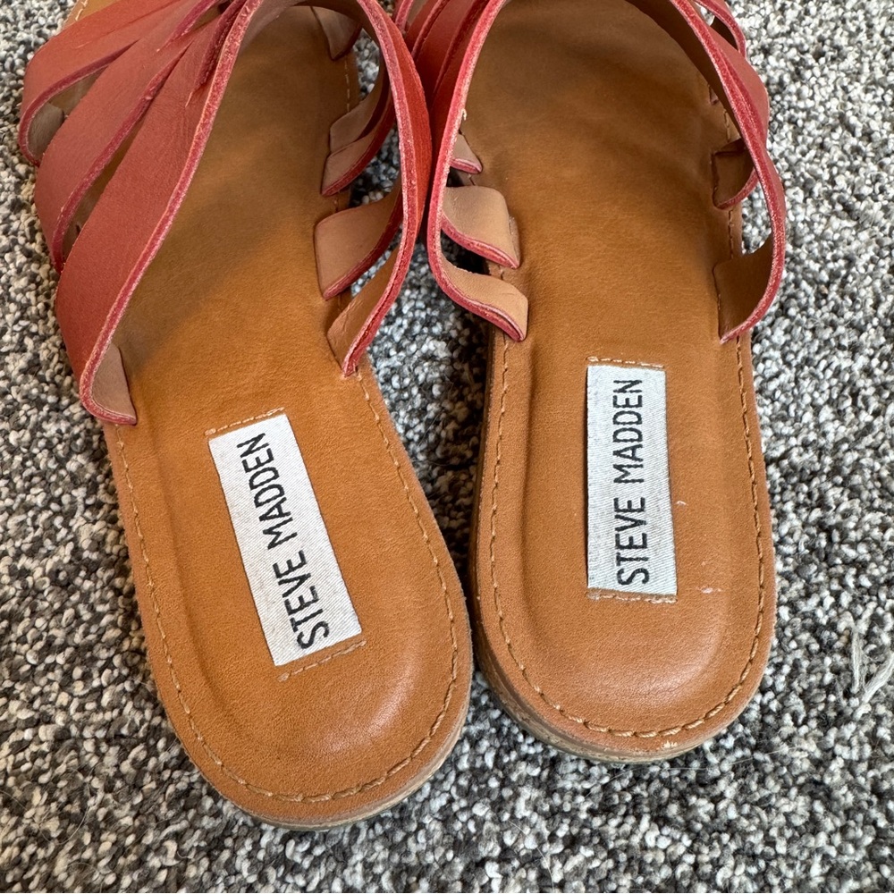 Steve Madden Red Strappy Slip On Sandals Flat Slide Shoes Fits Like 6.5/7 - Picture 3 of 5